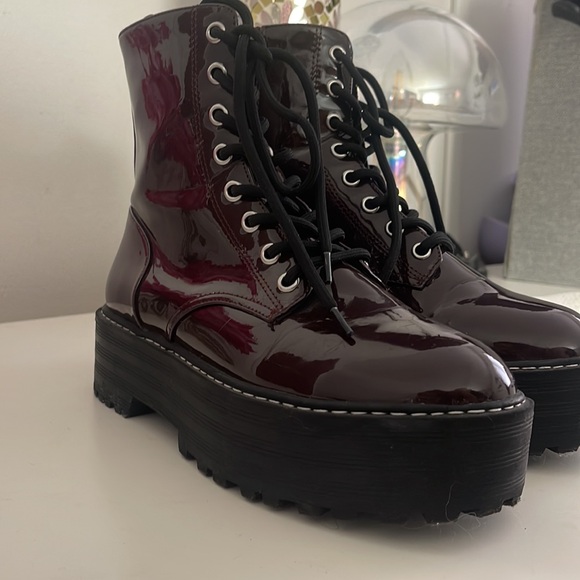 Boots burgundy Size 8 fit like a 7- 7.5. - Picture 2 of 5